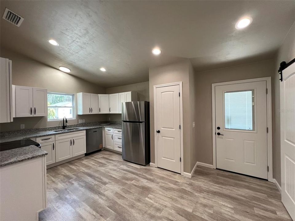 待售: $239,000 (3 贝兹, 2 浴室, 1138 平方英尺)