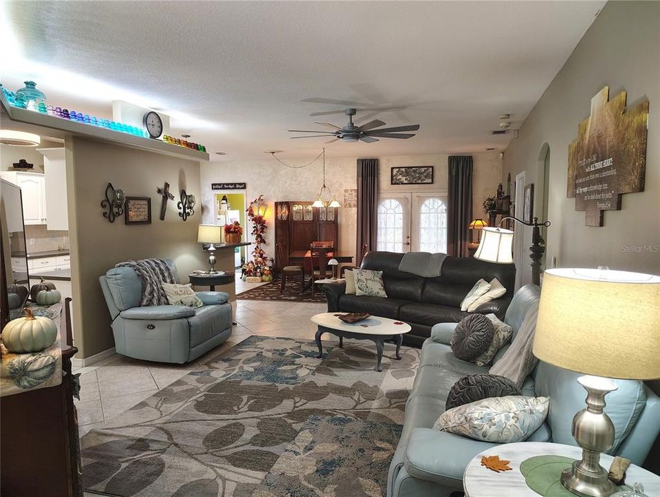 En Venta: $520,000 (3 camas, 3 baños, 2028 Pies cuadrados)