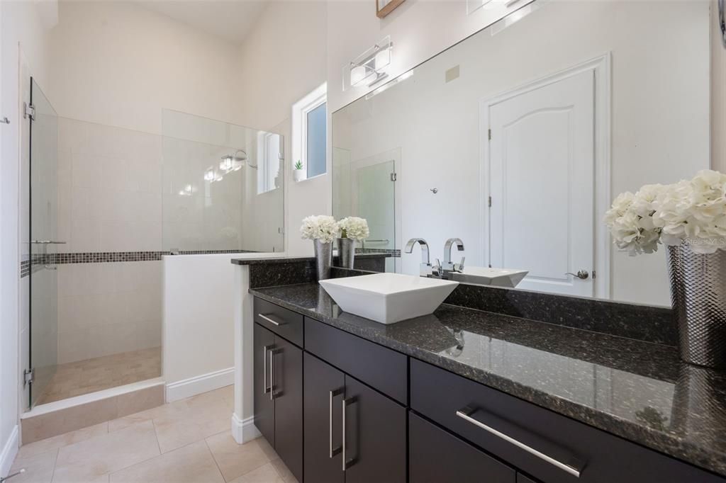 合同活跃: $1,295,000 (3 贝兹, 3 浴室, 3363 平方英尺)