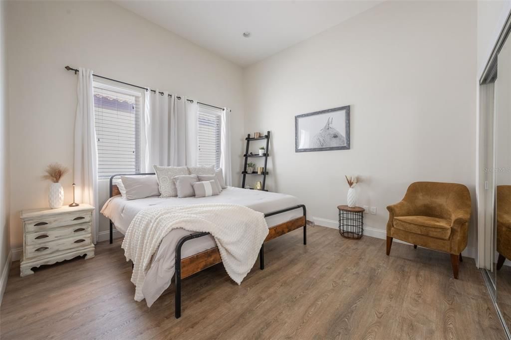 合同活跃: $1,295,000 (3 贝兹, 3 浴室, 3363 平方英尺)