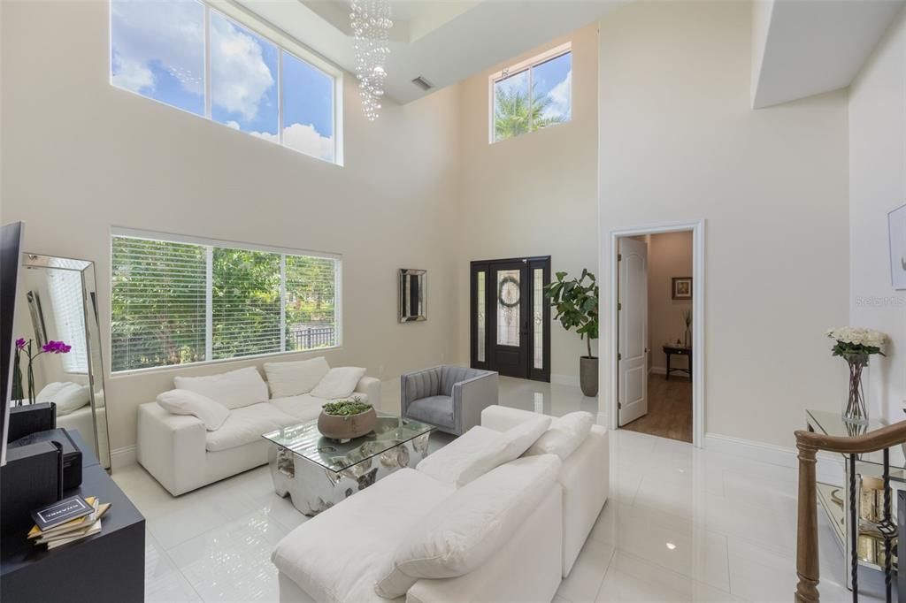 合同活跃: $1,295,000 (3 贝兹, 3 浴室, 3363 平方英尺)