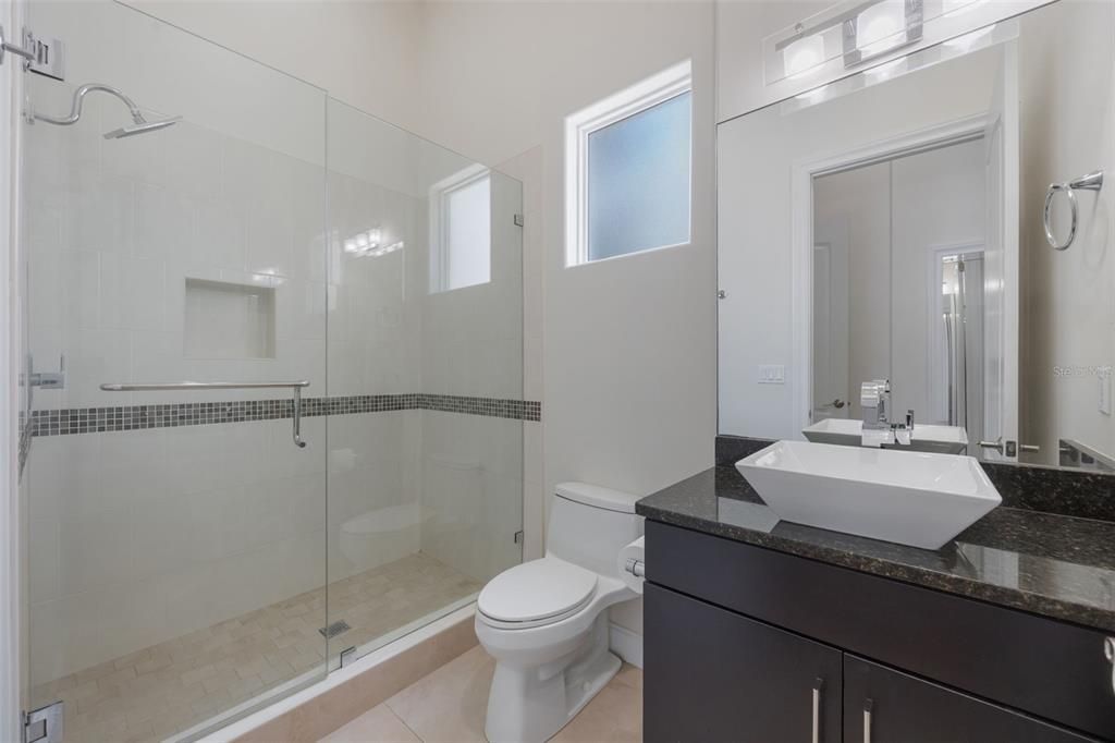 合同活跃: $1,295,000 (3 贝兹, 3 浴室, 3363 平方英尺)