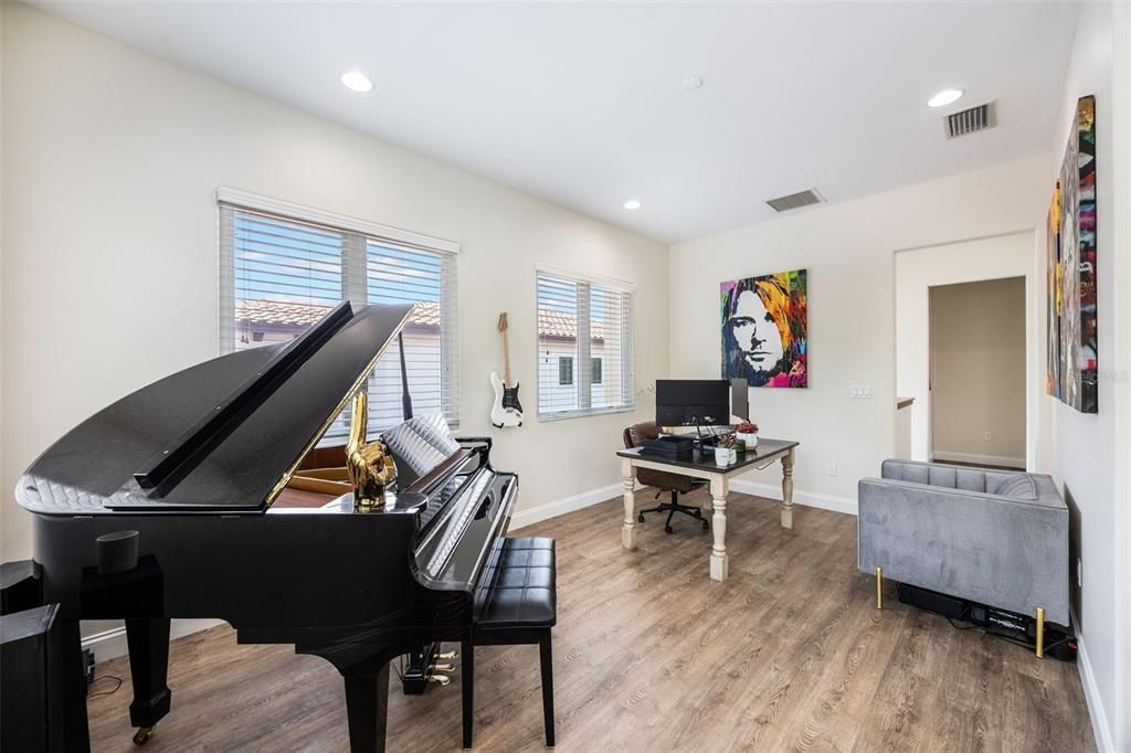 合同活跃: $1,295,000 (3 贝兹, 3 浴室, 3363 平方英尺)