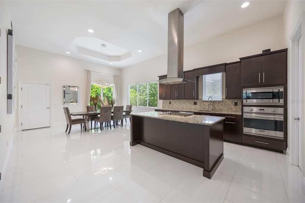 合同活跃: $1,295,000 (3 贝兹, 3 浴室, 3363 平方英尺)