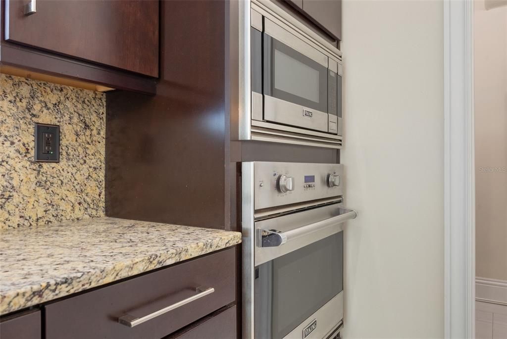 合同活跃: $1,295,000 (3 贝兹, 3 浴室, 3363 平方英尺)