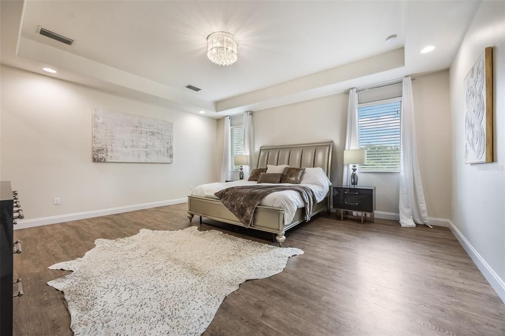 合同活跃: $1,295,000 (3 贝兹, 3 浴室, 3363 平方英尺)