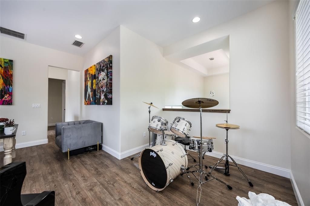 合同活跃: $1,295,000 (3 贝兹, 3 浴室, 3363 平方英尺)