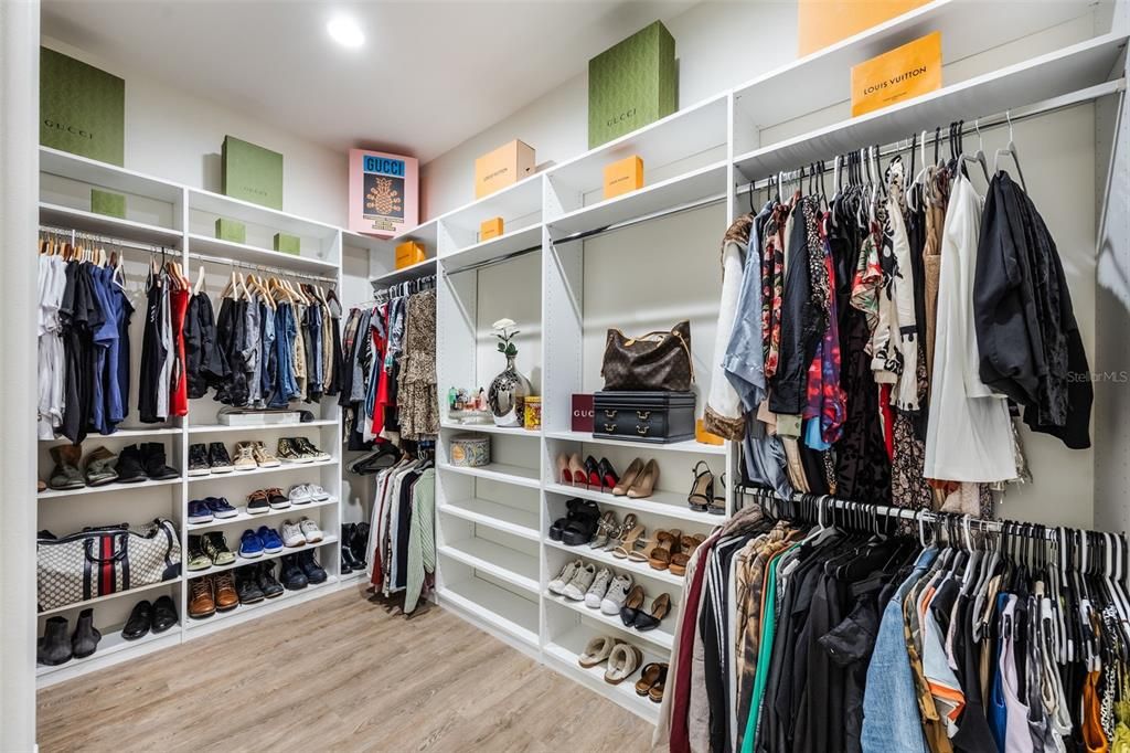 合同活跃: $1,295,000 (3 贝兹, 3 浴室, 3363 平方英尺)