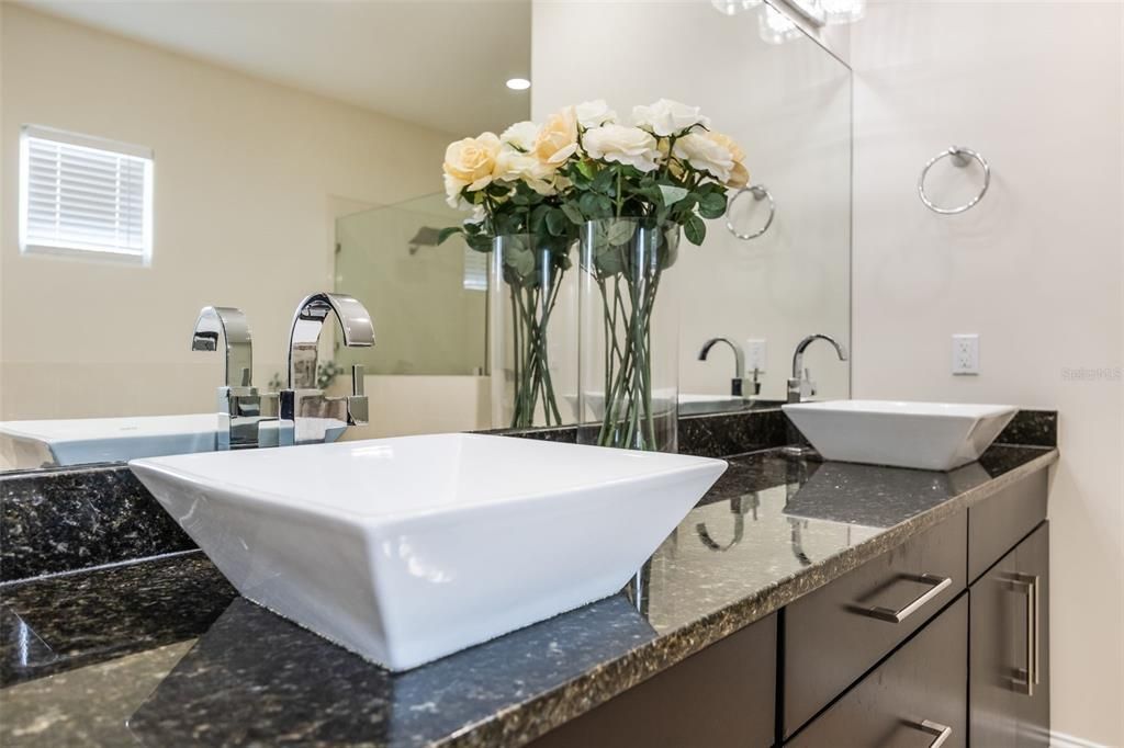 合同活跃: $1,295,000 (3 贝兹, 3 浴室, 3363 平方英尺)