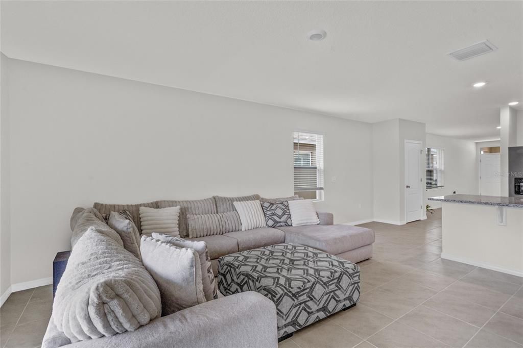 For Sale: $359,999 (3 beds, 2 baths, 1504 Square Feet)