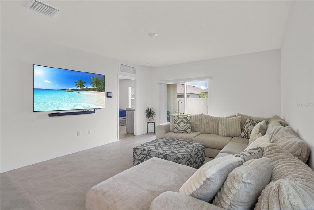 For Sale: $359,999 (3 beds, 2 baths, 1504 Square Feet)