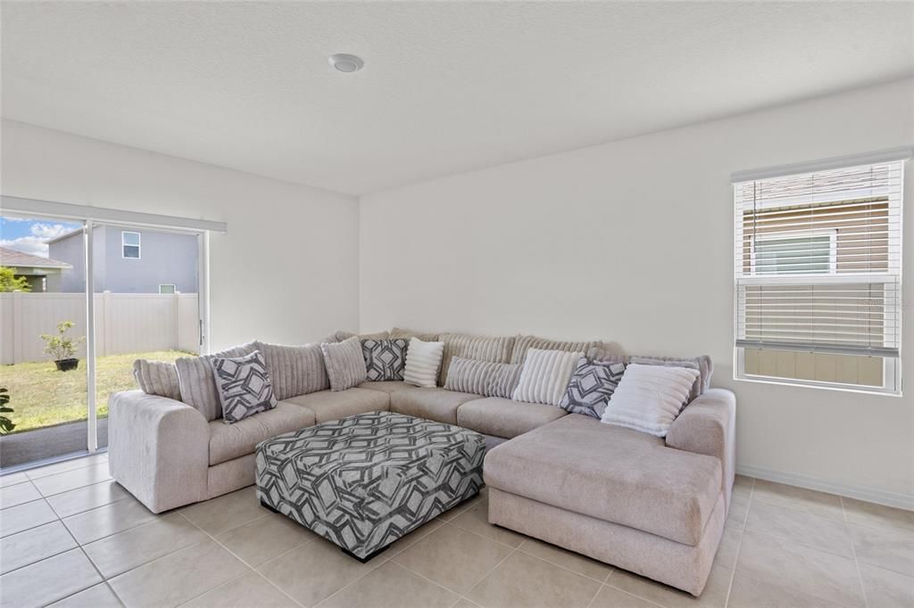 For Sale: $359,999 (3 beds, 2 baths, 1504 Square Feet)