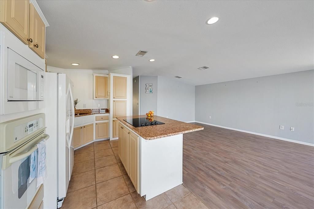 На продажу: $430,000 (2 спален, 2 ванн, 1248 Квадратных фут)