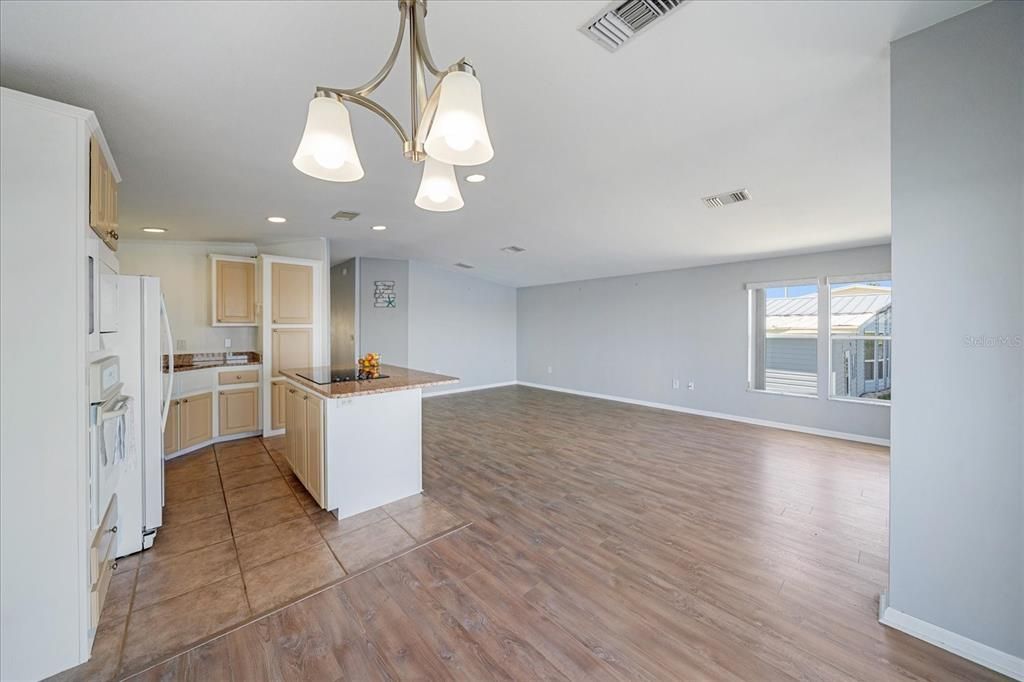 На продажу: $430,000 (2 спален, 2 ванн, 1248 Квадратных фут)