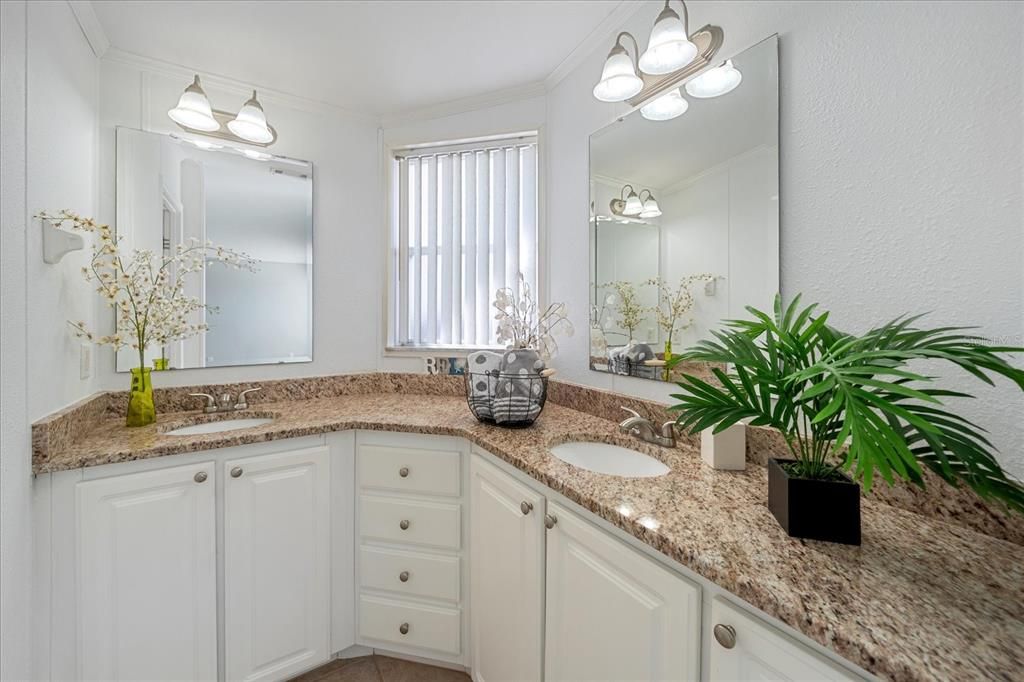 На продажу: $430,000 (2 спален, 2 ванн, 1248 Квадратных фут)