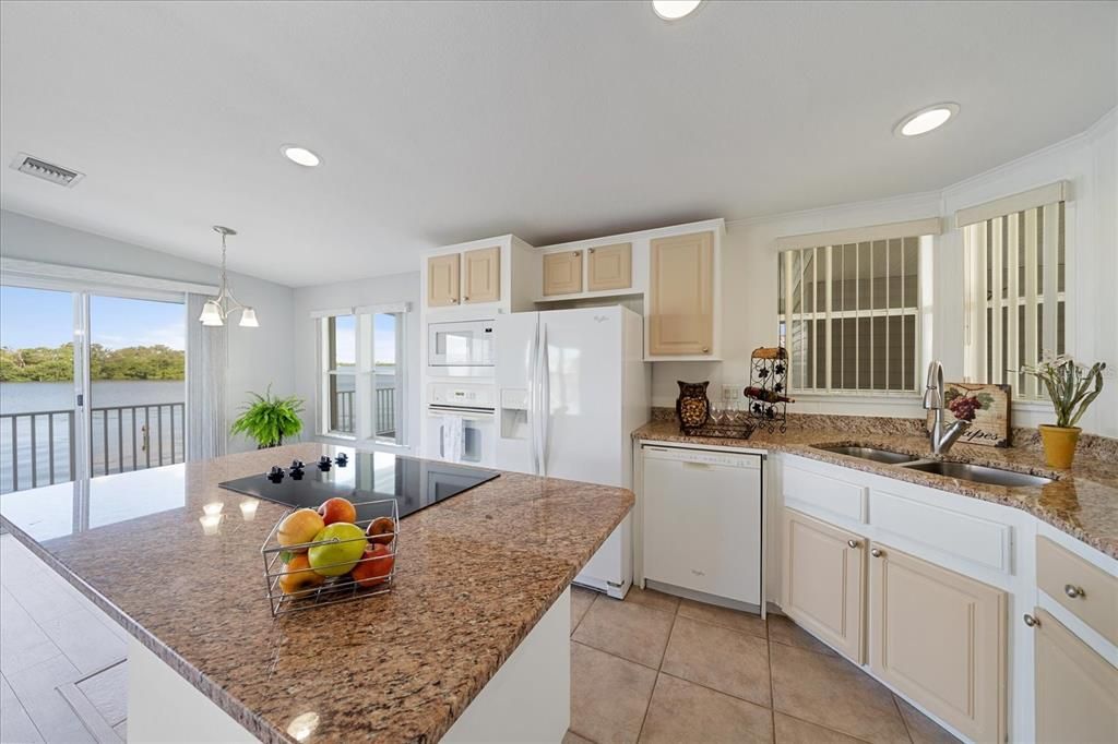 На продажу: $430,000 (2 спален, 2 ванн, 1248 Квадратных фут)