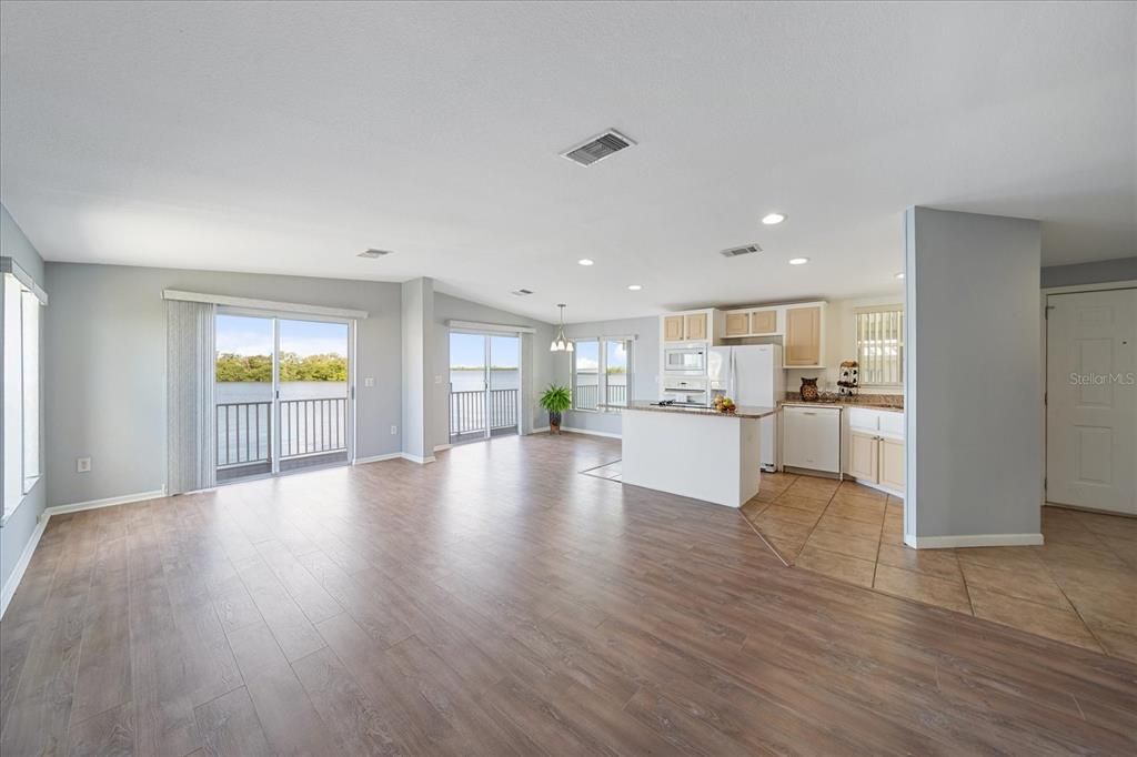 На продажу: $430,000 (2 спален, 2 ванн, 1248 Квадратных фут)