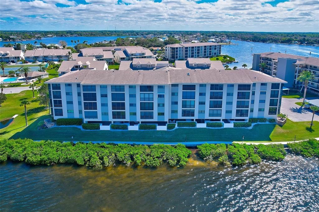 For Sale: $333,000 (2 beds, 2 baths, 1025 Square Feet)