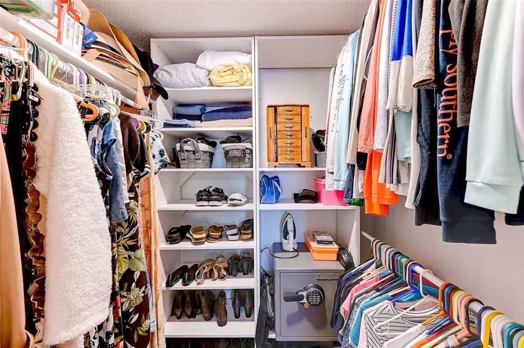 For Sale: $333,000 (2 beds, 2 baths, 1025 Square Feet)