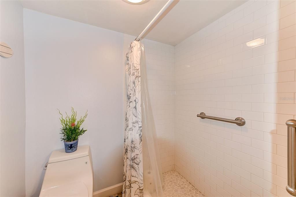 For Sale: $333,000 (2 beds, 2 baths, 1025 Square Feet)