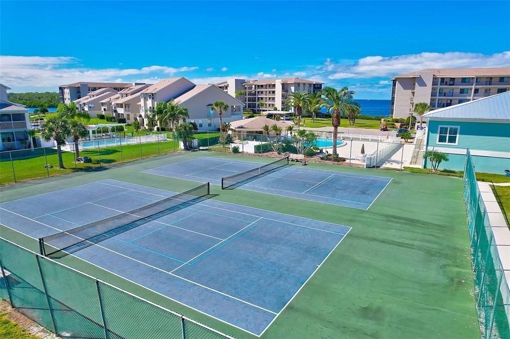 For Sale: $333,000 (2 beds, 2 baths, 1025 Square Feet)