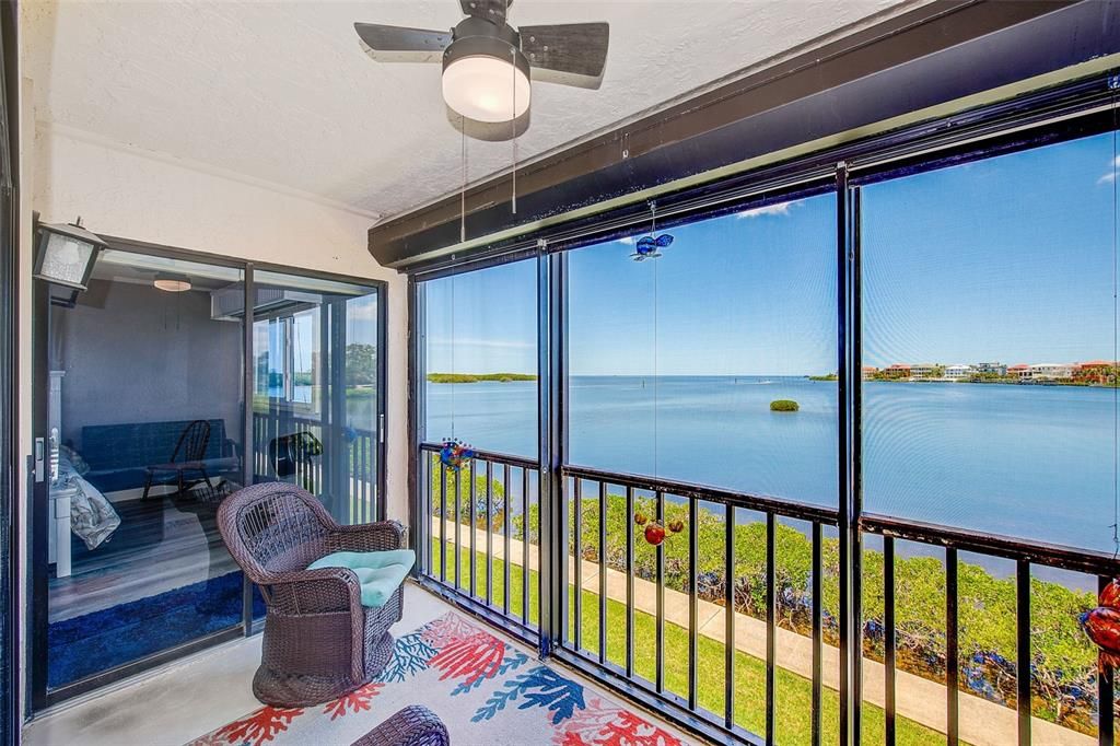 For Sale: $333,000 (2 beds, 2 baths, 1025 Square Feet)