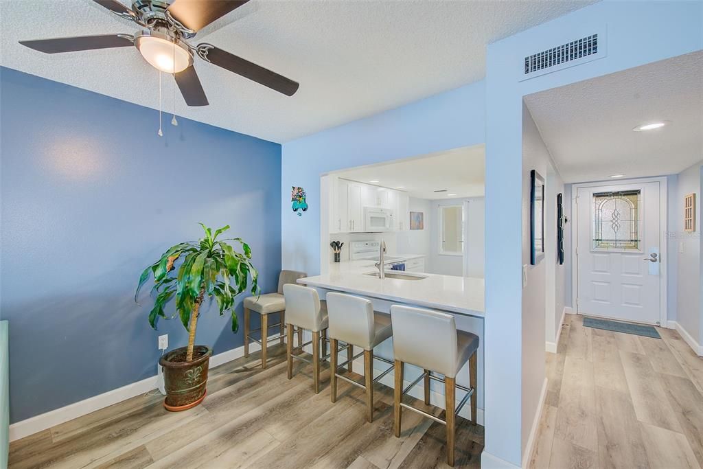 For Sale: $333,000 (2 beds, 2 baths, 1025 Square Feet)