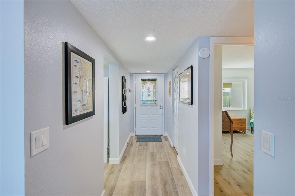 For Sale: $333,000 (2 beds, 2 baths, 1025 Square Feet)