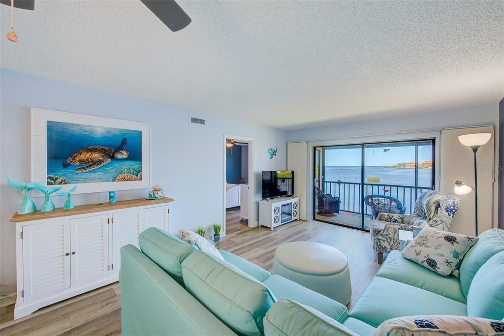 For Sale: $333,000 (2 beds, 2 baths, 1025 Square Feet)