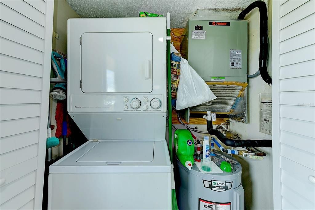 For Sale: $333,000 (2 beds, 2 baths, 1025 Square Feet)