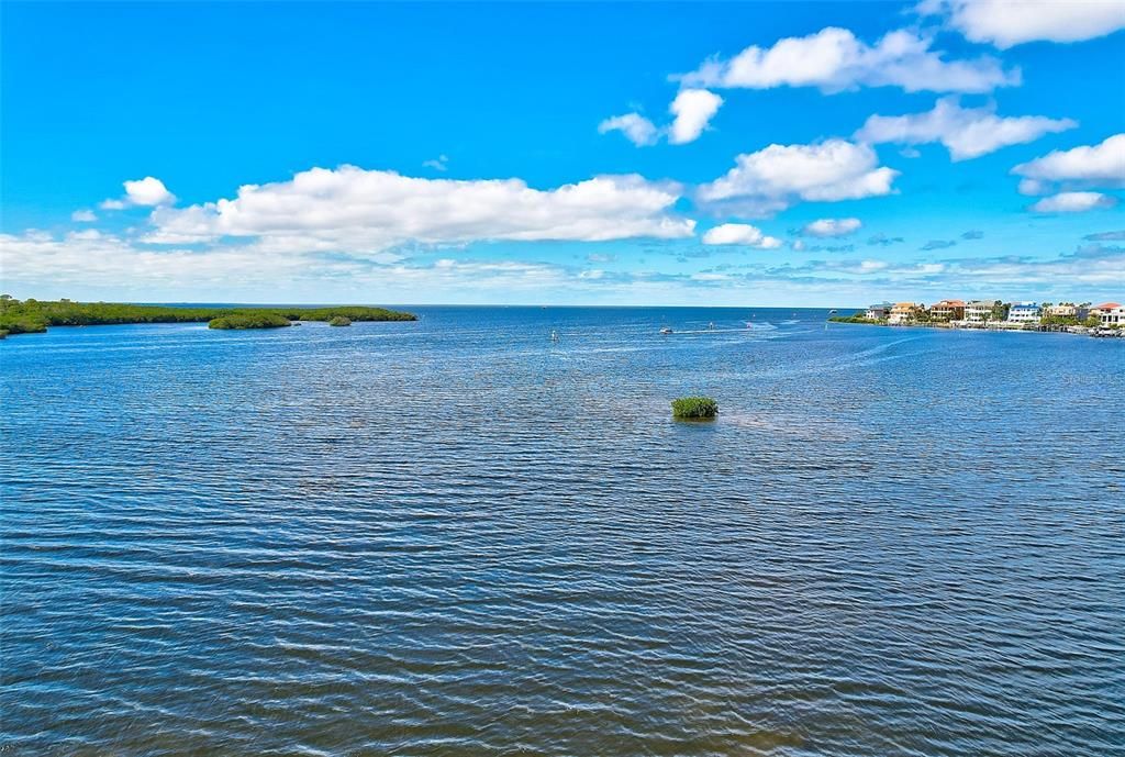 For Sale: $333,000 (2 beds, 2 baths, 1025 Square Feet)