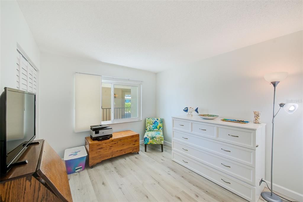 For Sale: $333,000 (2 beds, 2 baths, 1025 Square Feet)