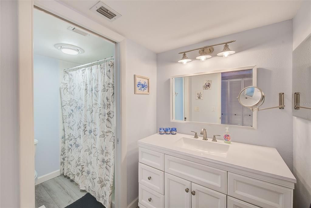 For Sale: $333,000 (2 beds, 2 baths, 1025 Square Feet)