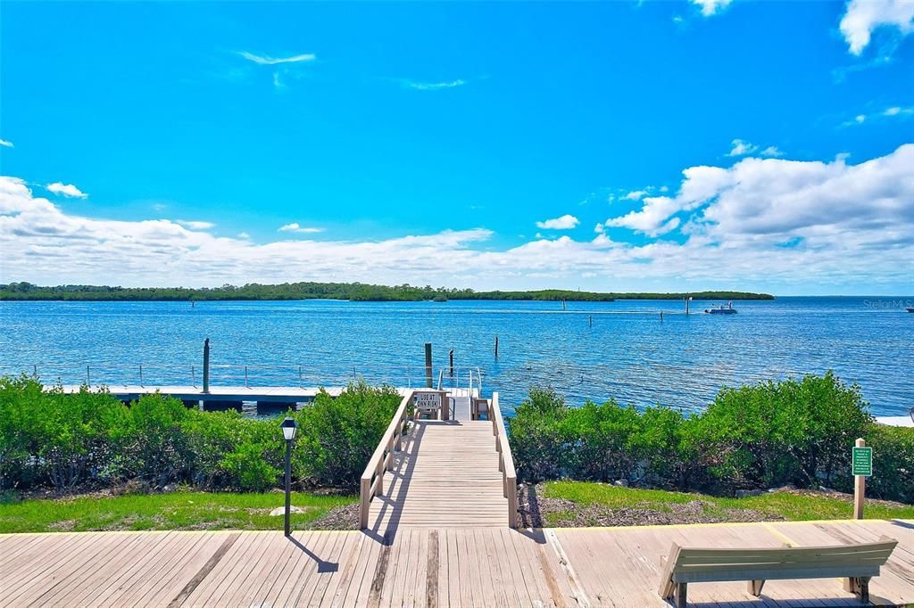 For Sale: $333,000 (2 beds, 2 baths, 1025 Square Feet)