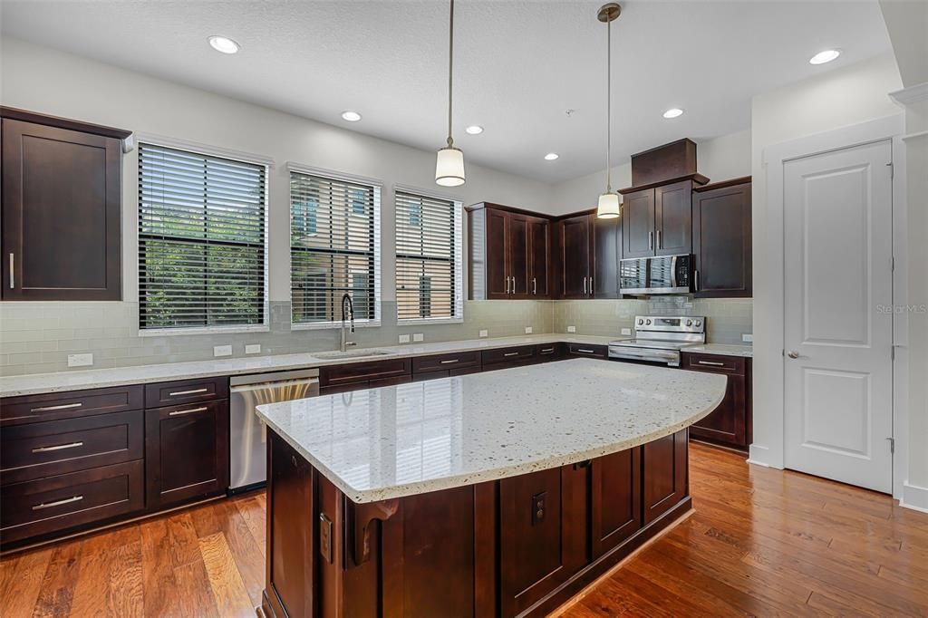 待售: $679,000 (3 贝兹, 3 浴室, 2186 平方英尺)