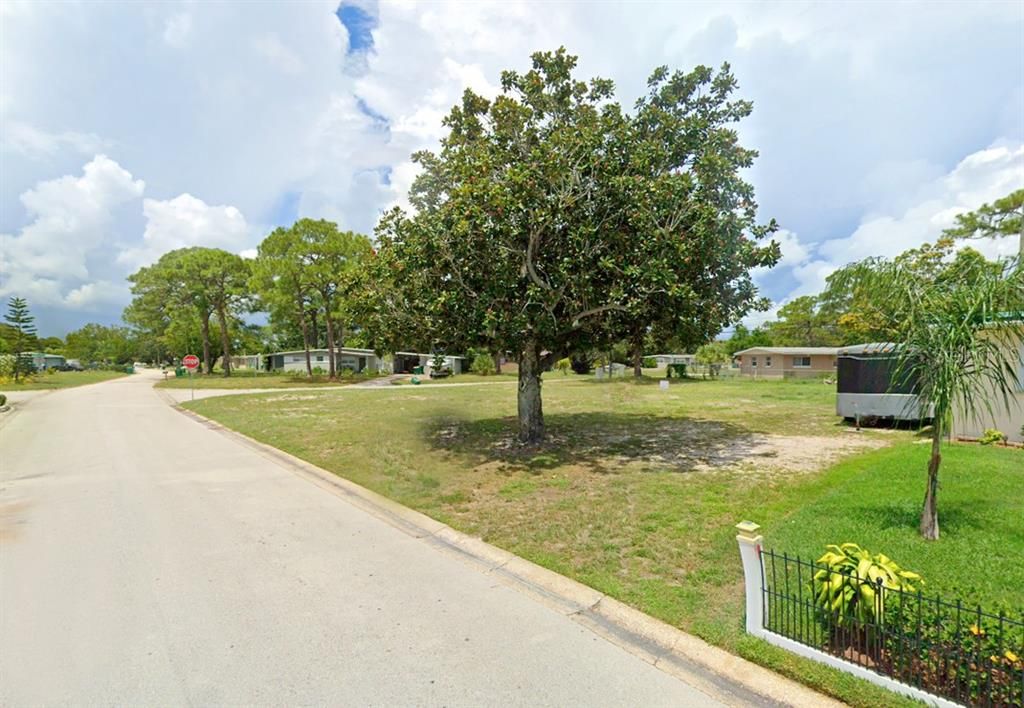 待售: $48,000 (0.28 acres)