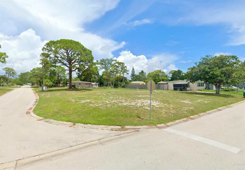 待售: $48,000 (0.28 acres)