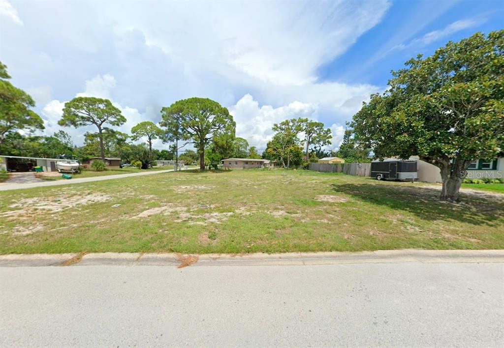 待售: $48,000 (0.28 acres)