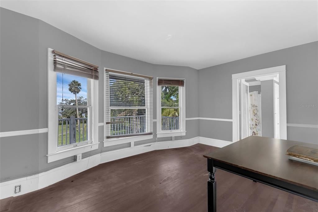 Active With Contract: $999,000 (6 beds, 6 baths, 4428 Square Feet)