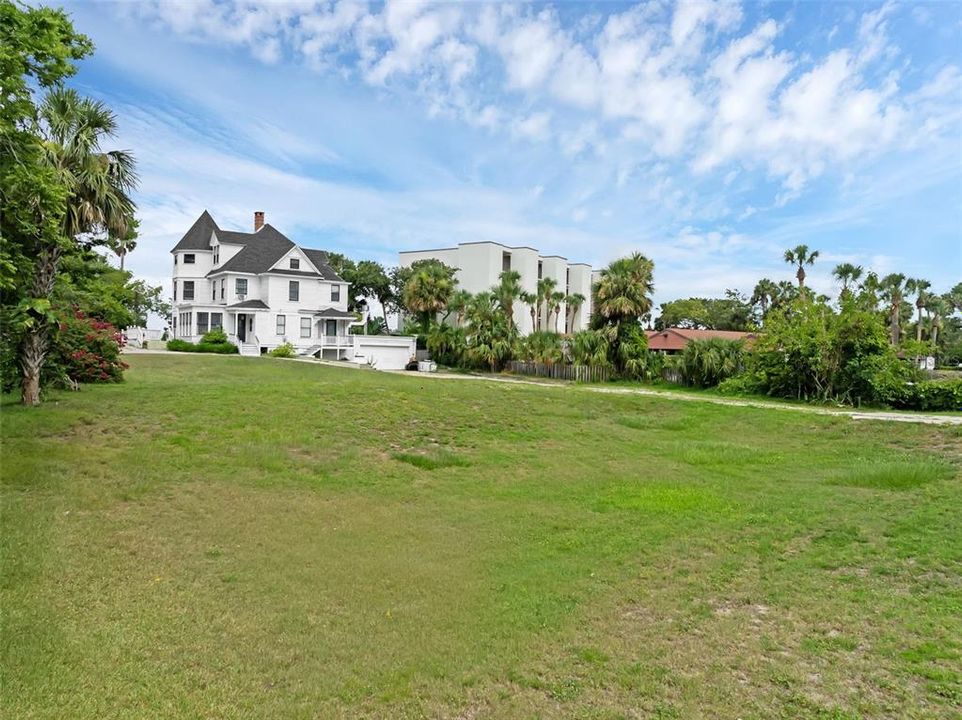 Active With Contract: $999,000 (6 beds, 6 baths, 4428 Square Feet)