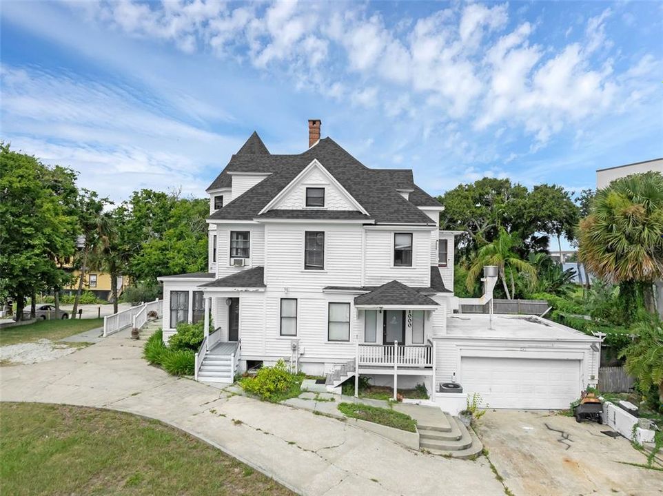 Active With Contract: $999,000 (6 beds, 6 baths, 4428 Square Feet)