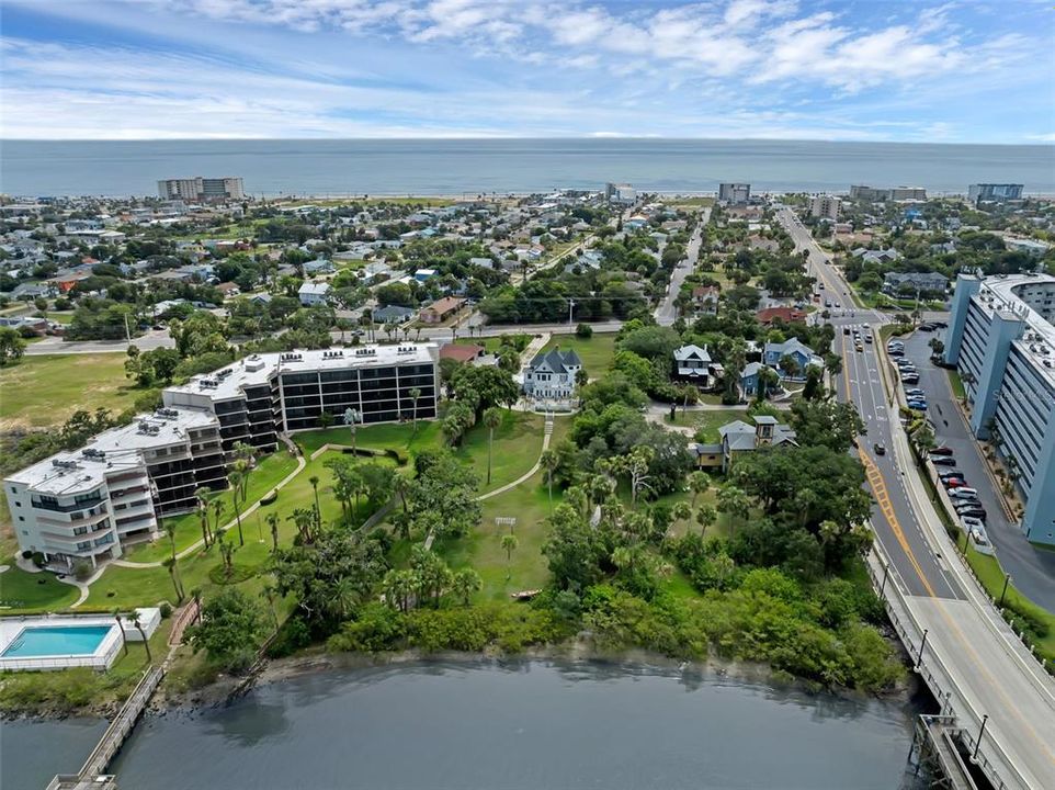 Active With Contract: $999,000 (6 beds, 6 baths, 4428 Square Feet)