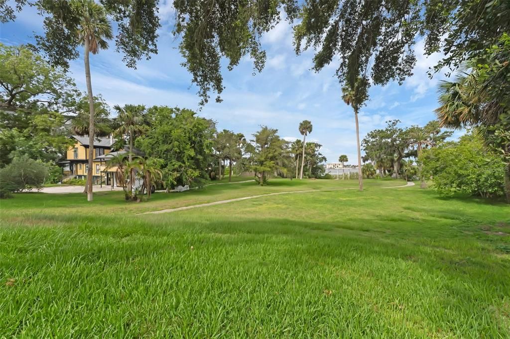 Active With Contract: $999,000 (6 beds, 6 baths, 4428 Square Feet)