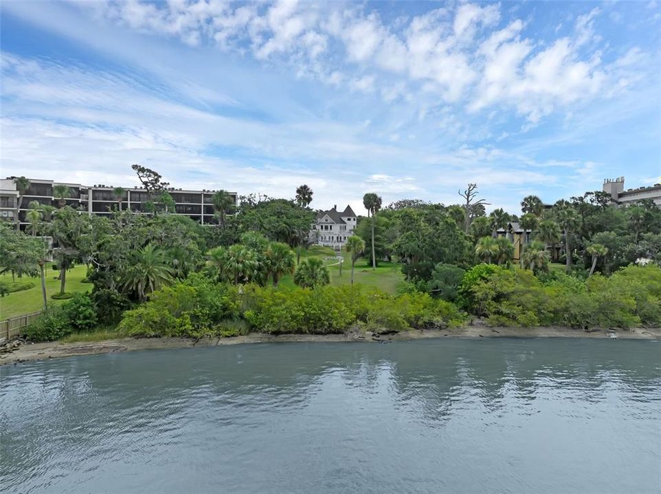 Active With Contract: $999,000 (6 beds, 6 baths, 4428 Square Feet)