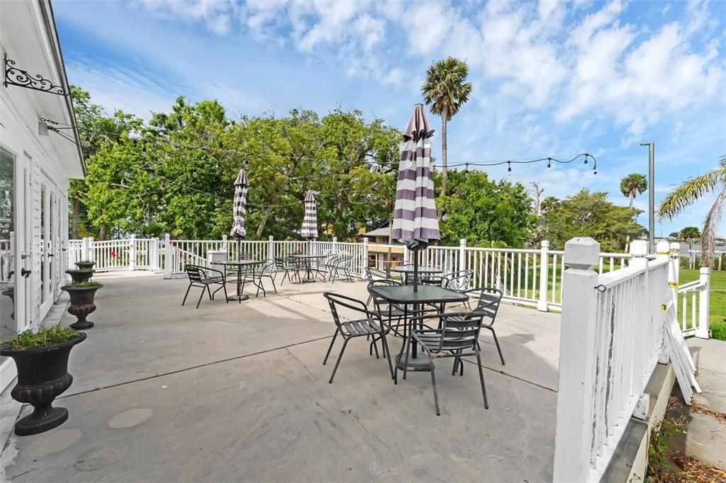 Active With Contract: $999,000 (6 beds, 6 baths, 4428 Square Feet)