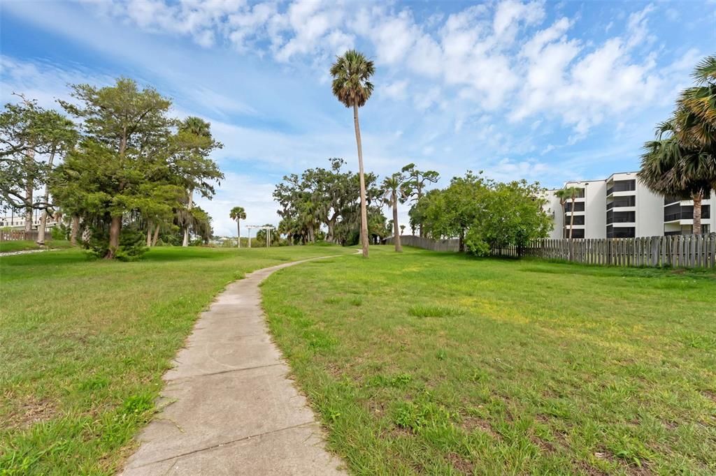 Active With Contract: $999,000 (6 beds, 6 baths, 4428 Square Feet)