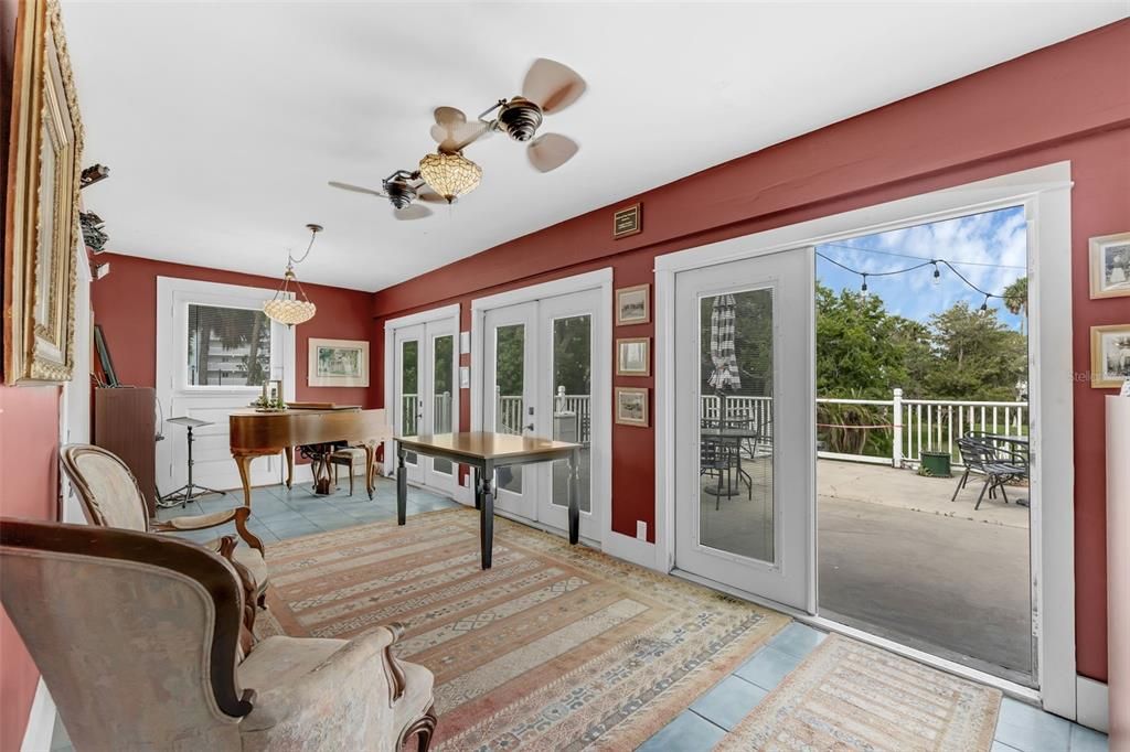 Active With Contract: $999,000 (6 beds, 6 baths, 4428 Square Feet)