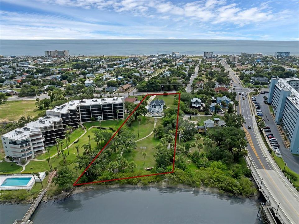 Active With Contract: $999,000 (6 beds, 6 baths, 4428 Square Feet)