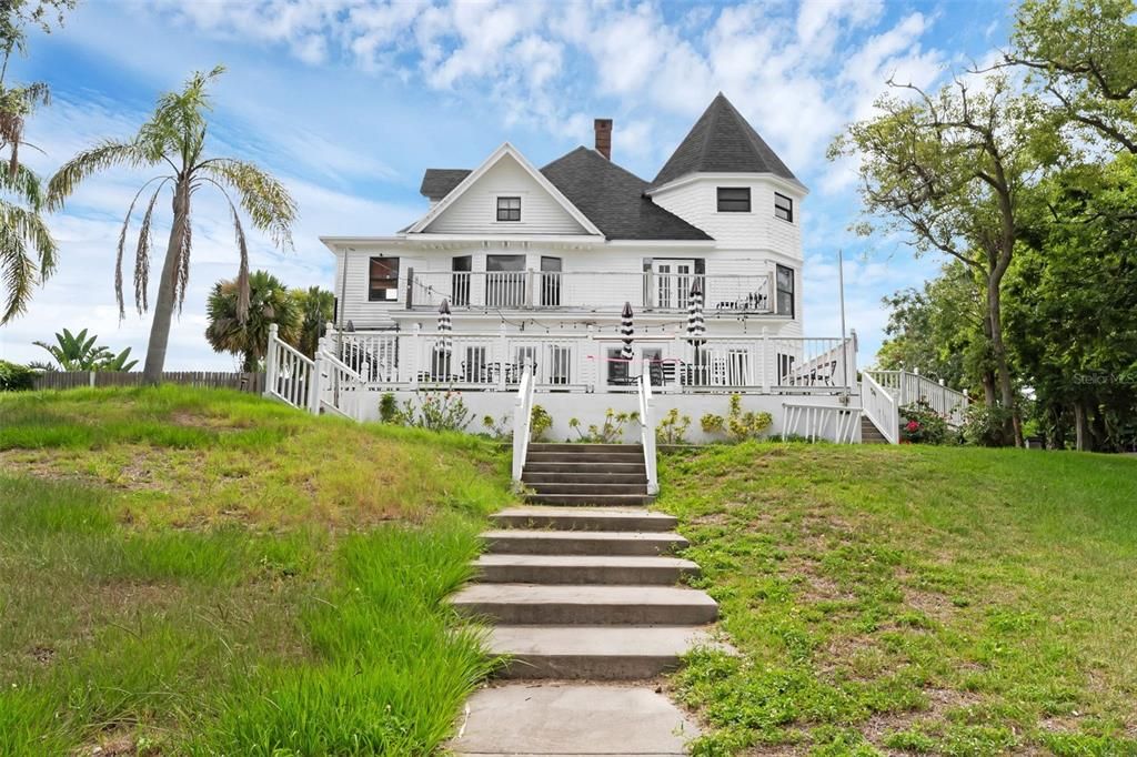 Active With Contract: $999,000 (6 beds, 6 baths, 4428 Square Feet)