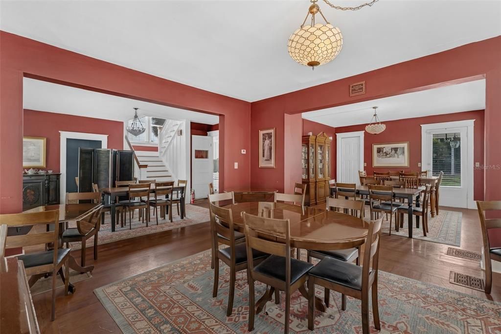 Active With Contract: $999,000 (6 beds, 6 baths, 4428 Square Feet)